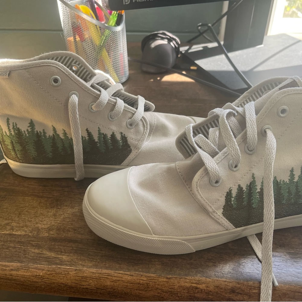Bangs Hightop Sneakers in Size 9